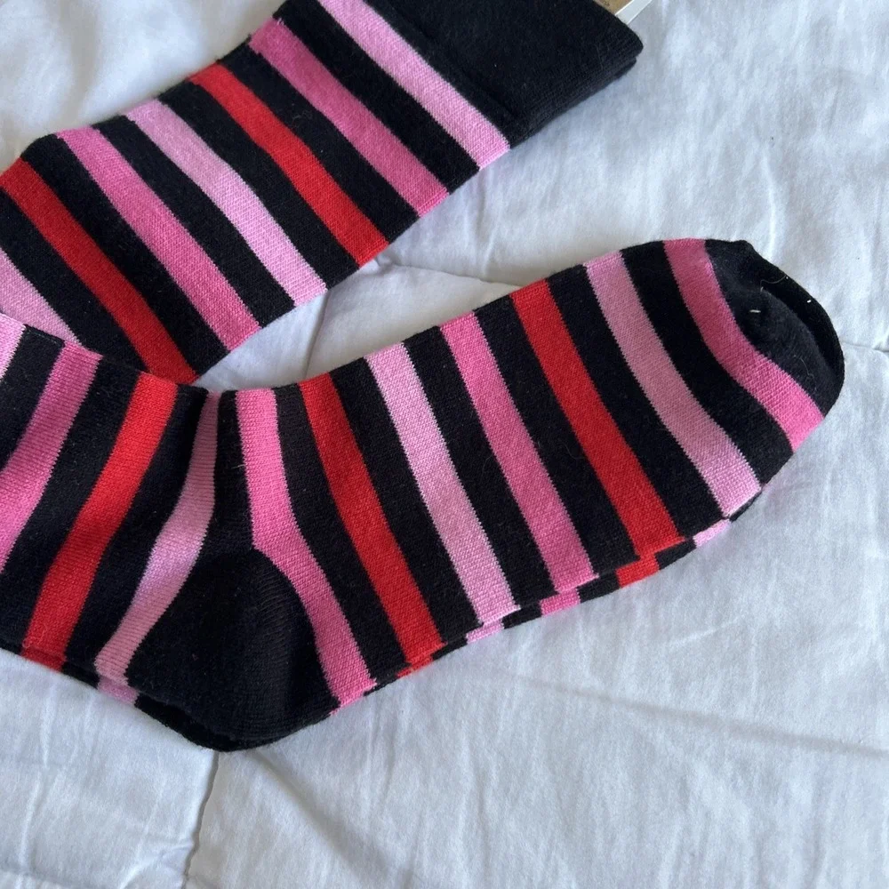 Striped Crew Socks Black Pink Red Hearts Gift Cute Valentine Goth Emo 9–11‎
